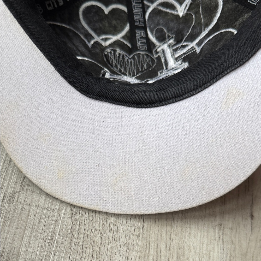Black and Pink Heart Embroidered Cap - Picture 4 of 10